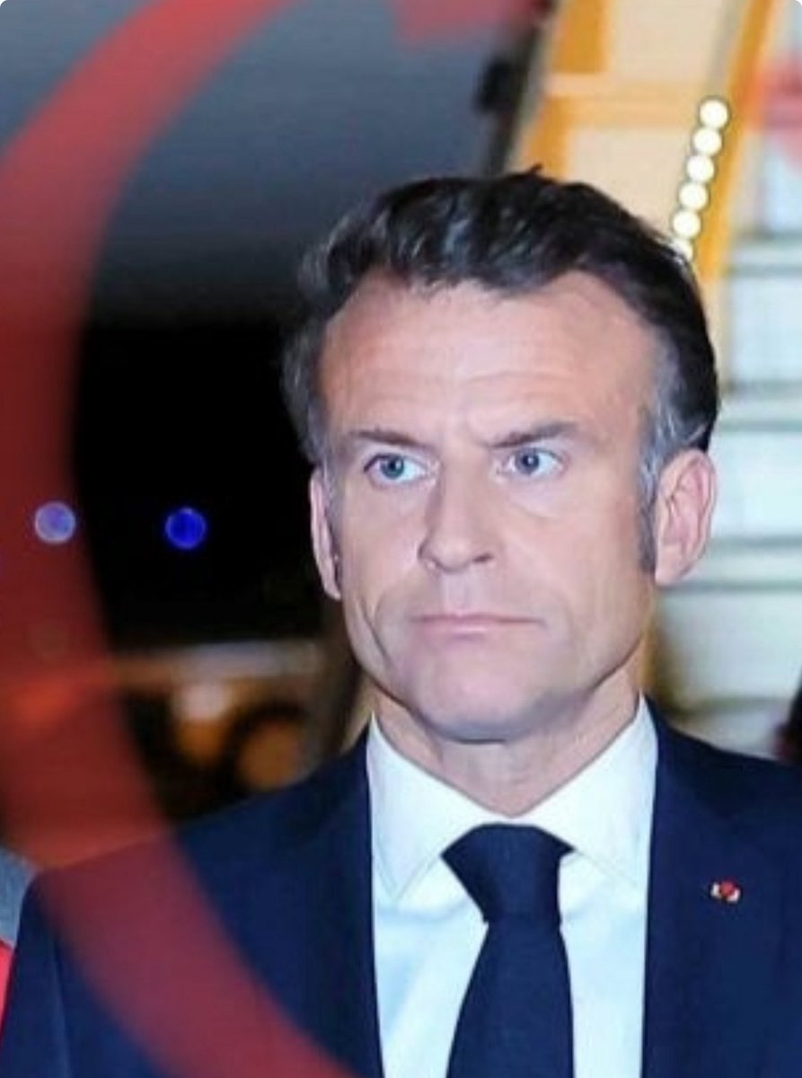 coucou564's tweet photo. @BFMTV Petit moment de .. « complicité » .. ⚡️
#Macron #Mandale https://t.co/8n7qtMNnjx