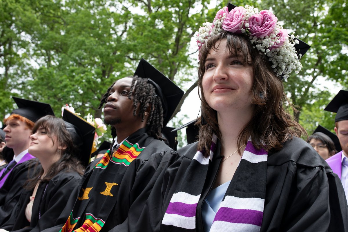 AmherstCollege's tweet photo. Introducing our newest alumni. 🎓 #Amherst2025

📸: Maria Stenzel / Office of Communications https://t.co/vtJUbAkmfj