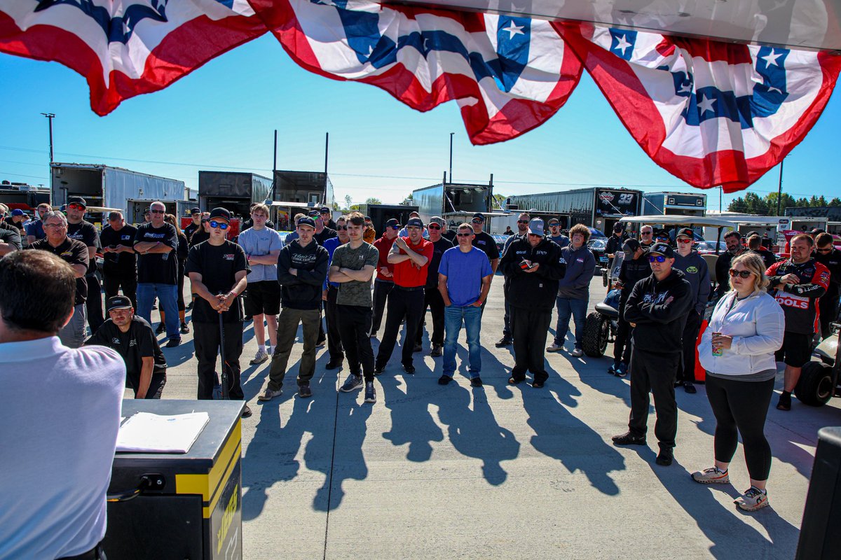 This morning's Driver Meeting is in the books. Street Stocks are on track now for their first practice session. Gates are open at Owosso!

#CRARacing | 📸 Eric Young