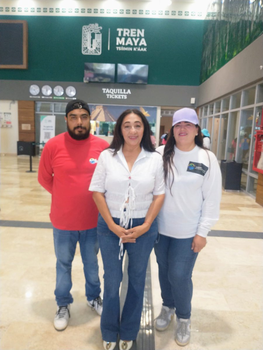 Para cumplir con una apretada agenda de trabajo, operadores turisticos y agencias de Viajes de Chetumal, Bacalar, Mahahual y Belize partieron esta mañana rumbo a la estacion del tren maya de Xpujil, en donde seran recibidos por representantes de la SEDETUR campeche
#AMAV