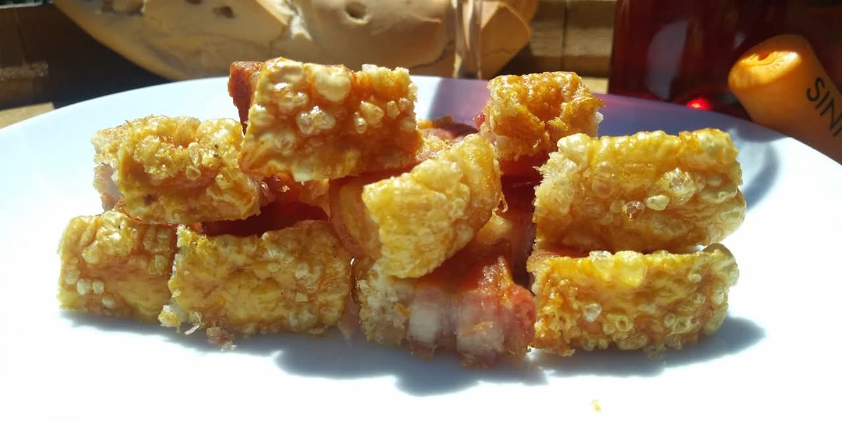 Llegó el #lunes #torreznoday arranca una ola de calor así que la #torreznoterapia toca en el patio con un buen <a href="/TorreznodeSoria/">Torrezno de Soria</a> con un #Rosado <a href="/DOCigales/">D.O. Cigales</a> y #PandeValladolid #AlLio <a href="/tierradesabor/">Tierra de Sabor</a> <a href="/EMorenoSaez/">Embutidos MorenoSaez</a> <a href="/jantongo/">StAnton</a> <a href="/dmanso73/">David Manso (La Casa de Baco / Wine Rider)✌🏍🍇</a> <a href="/Soriaestademoda/">Soria está de moda</a> <a href="/sorianitelaimag/">¡Soria ni te la imaginas!</a> <a href="/camarasoria/">Cámara Soria</a>