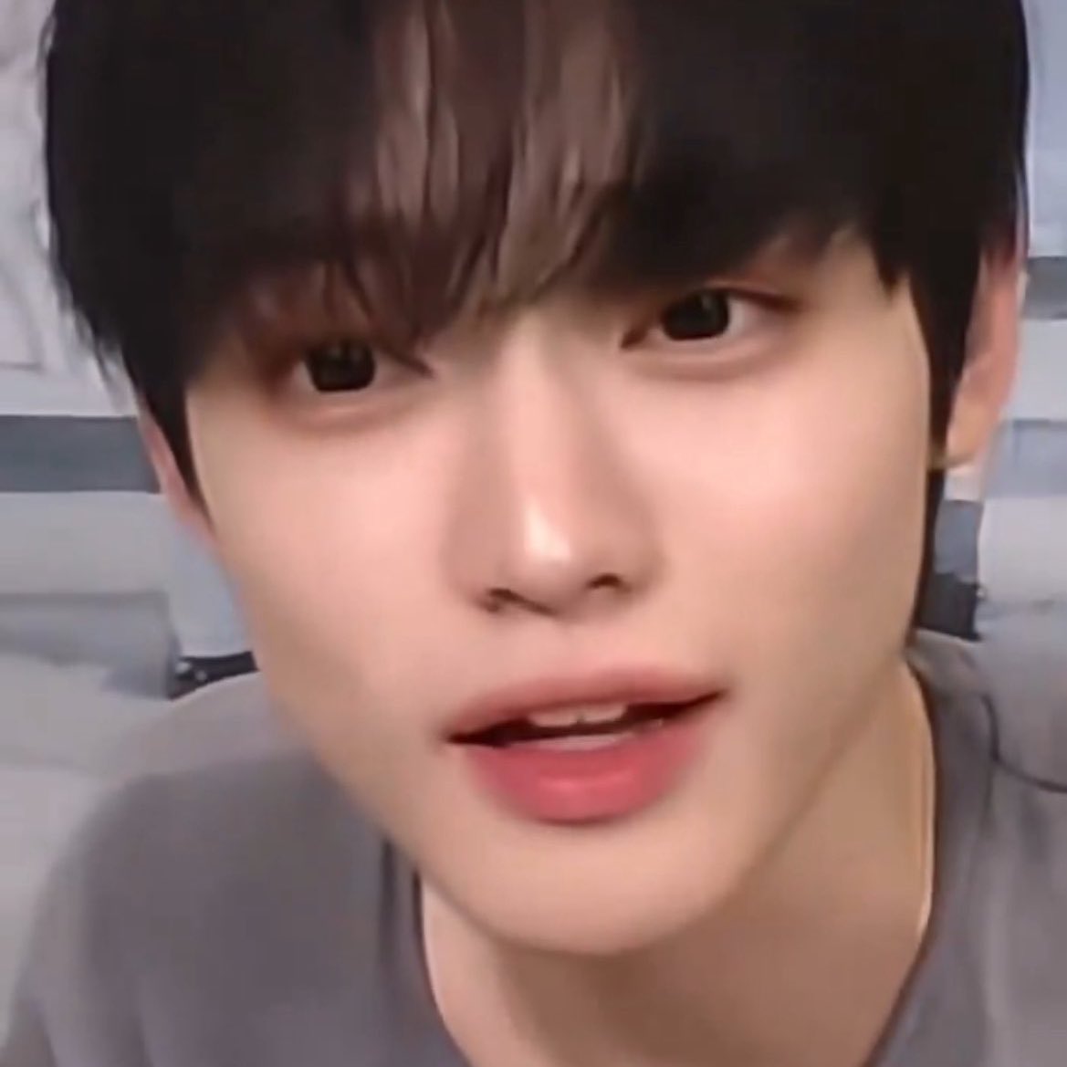 salt_1935's tweet photo. 너왜점점어려지는거야 https://t.co/4hWMT6JA1d