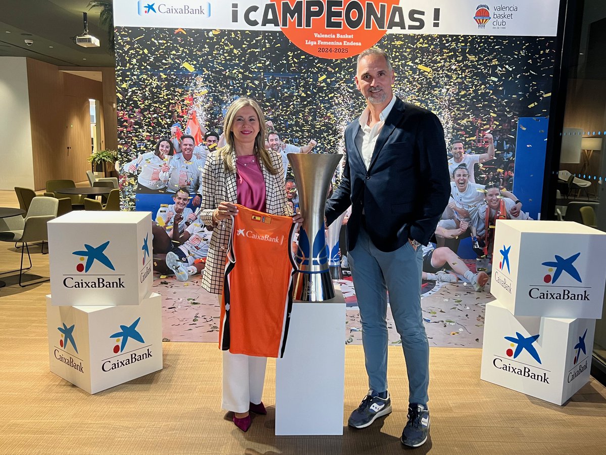 🏆¡Ya puedes ver la Copa de la Liga Femenina Endesa conquistada por el <a href="/valenciabasket/">Valencia Basket Club</a> en nuestra oficina ‘all in one’ de Valencia! 🏀

📍 Plaza del Ayuntamiento de Valencia
📅 Toda la semana
🕓 De 10:00 a 18:00 (viernes hasta las 14:00)