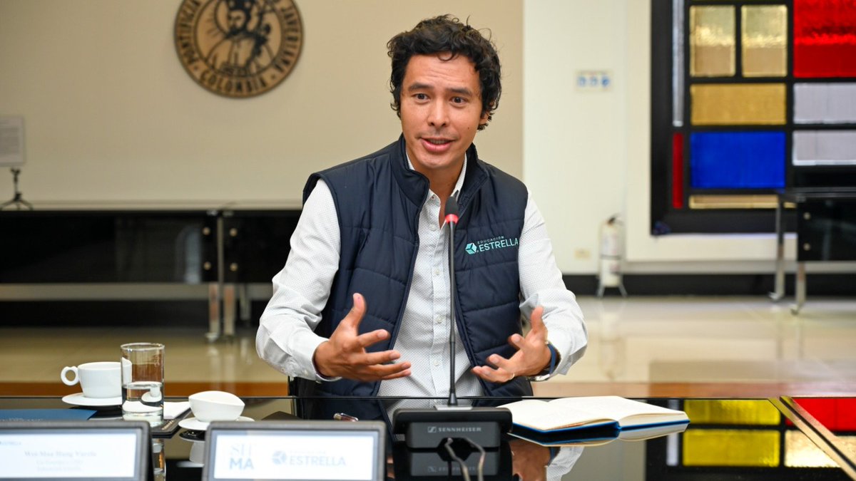 UniJaveriana's tweet photo. 💛💙La Universidad Javeriana, en su propósito misional de facilitar el acceso a la educación superior con calidad, lanza nueva línea de financiación de largo plazo con 0% de tasa de interés, la cuál es asumida por la institución; a través de la alianza con "Educación Estrella" 🌟, una Fintech que está construyendo un ecosistema de financiación con varias instituciones de Colombia 🇨🇴.