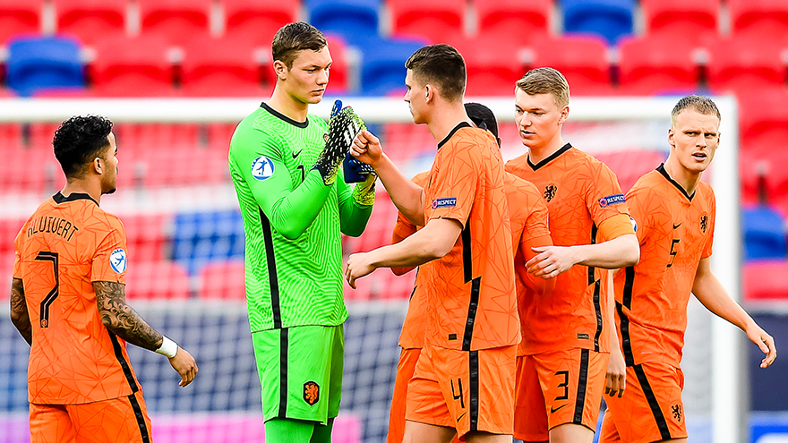 Kjell Scherpen is opgeroepen door Ronald Koeman voor de aankomende interlands. Hij is de vervanger van Verbruggen die een operatie ondergaat en niet fit is gedurende de interland periode.

Ook Van Hecke en Wieffer zijn opgeroepen.