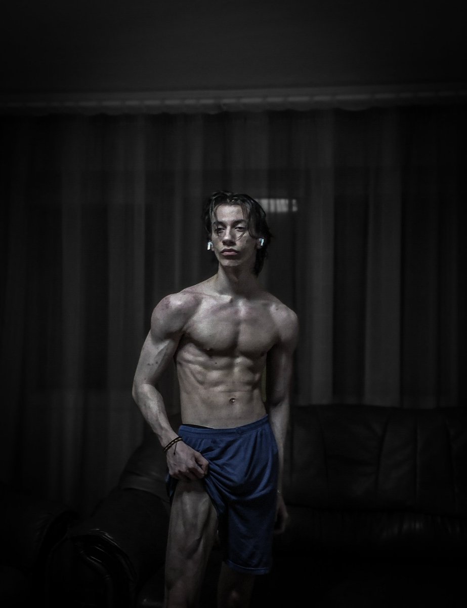 JustANoobPlayer's tweet photo. Trying to achieve the Greek God physique... 🔱 https://t.co/vyDoAHnhfT
