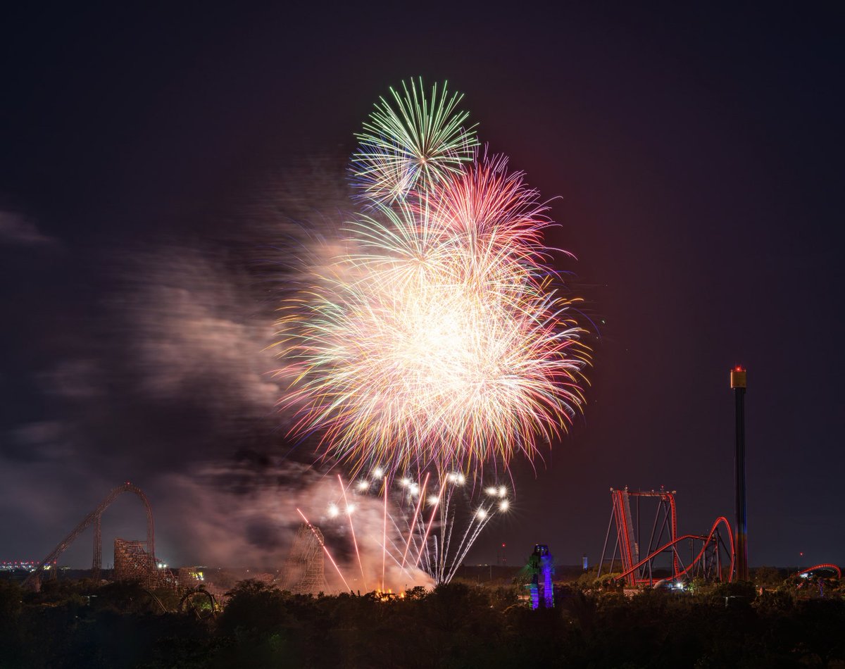 The perfect end to a long weekend is with our dazzling NEW drone show and a firework finale! 🎆 ✨ Join us today for another wild day of Summer Nights!