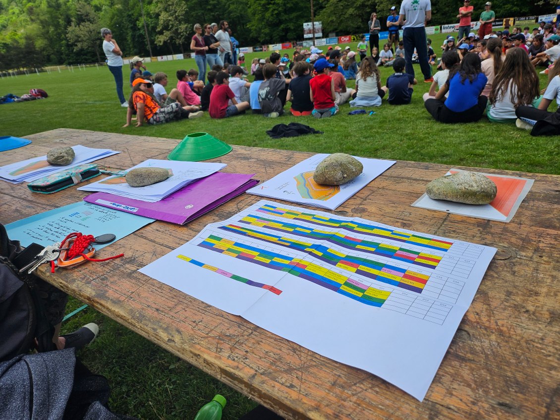 liaison école-collège - course d'orientation, une belle après-midi sportive de partage et d'efforts pour environ 200 élèves des écoles alentours et nos élèves de 6EME. Merci à nos professeurs ! Belle organisation ! <a href="/CircoPrivas/">Circonscription Privas Lamastre</a> <a href="/Dsden07/">Ardèche-Direction académique</a>