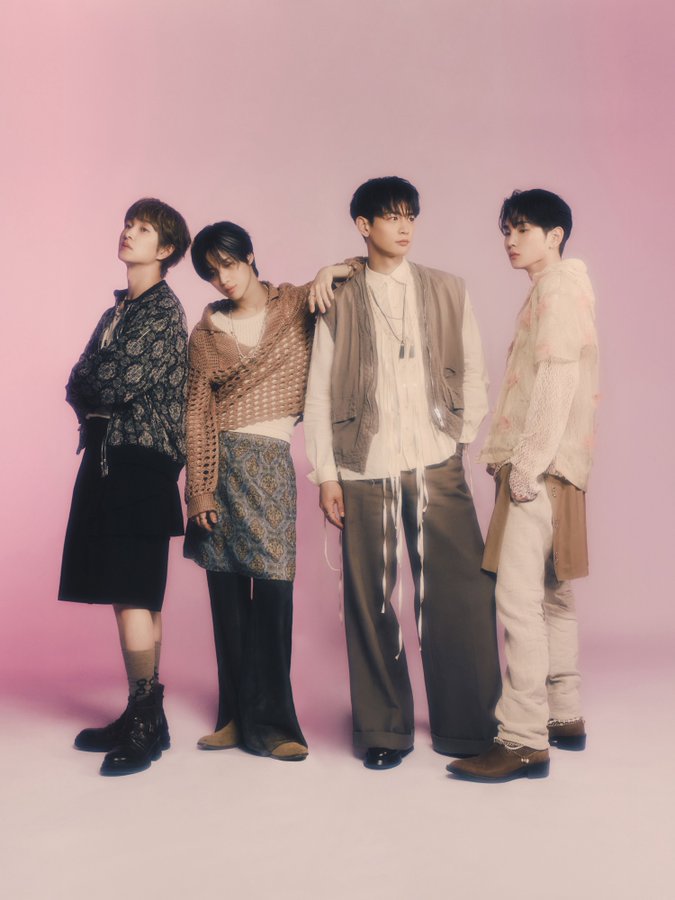 SHINee's amazing new 17th Anniversary Single "Poet Artist", a heartfelt tribute to Jonghyun, who wrote and composed the electro-pop title track, scores the Top New Entry on the Worldwide &amp; European iTunes song charts, landing at #8 and #43 respectively after going to #1 in
