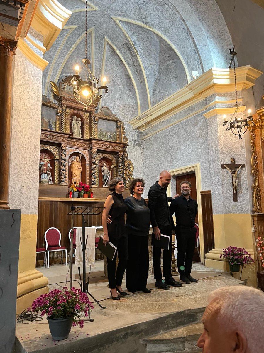 ⛪😮🎙️ Ahir va tenir lloc el concert del quartet de veus Música Nua a l'Aplec de Santa Quitèria. Amb una església plena i les veus dels quatre cantants ressonant entre els murs de l’església, vam gaudir d’una vetllada màgica i encisadora! 💞

#vocalquartet #acapella