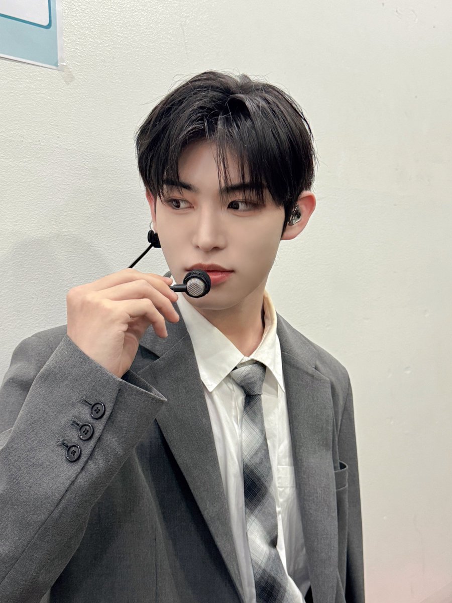 [#민제]

위플립 여러분!!! 오늘 저희 무대 즐거우셨나요??
드디어 저희가 첫 컴백을 하게 되어서 너무 기쁩니다! 데뷔 쇼케이스를 하고 벌써 4개월이라는 시간이 흘렀다는게 믿기지 않네요!!! 
데뷔 때부터 항상 저희를 응원해주시는 위플립 여러분 너무 감사드립니다!
오늘 무대에서 이렇게 저희가