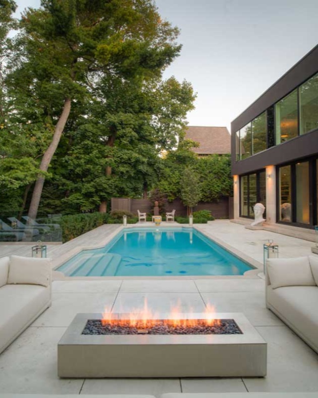 paloform's tweet image. A luxury escape by the water’s edge. 

The Robata linear #firepit brings warmth and structure to this #poolside lounge, where sculptural form and soft textures invite you to settle in and stay awhile. 

#paloform