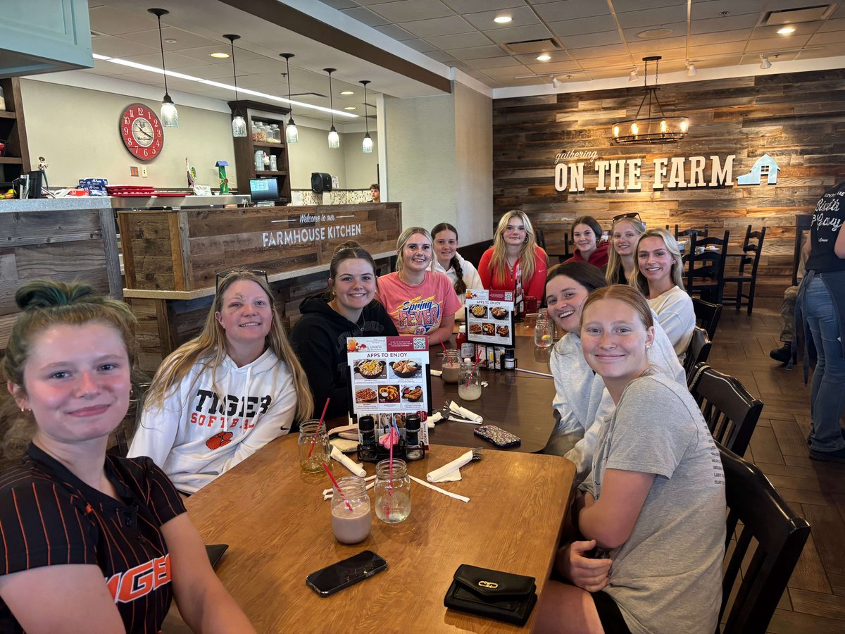Team breakfast before Sectionals tonight 🥎🍽️🧡