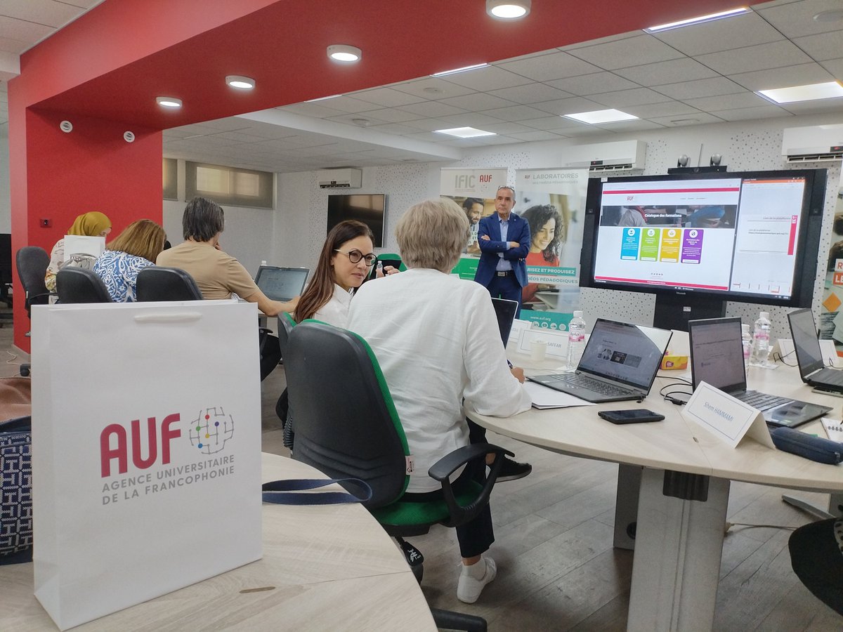 IFIC_AUF's tweet photo. 🔉L'IFIC a lancé une formation pour 13 enseignants de 7 établissements membres de l’#AUF en🇹🇳. 

🎯Doter les participants des compétences nécessaires pour concevoir, produire et diffuser des vidéos pédagogiques avec le #LMP de l’AUF.

Voir les formations : https://t.co/JmKTX9MmR3 https://t.co/K6A5SXeyun