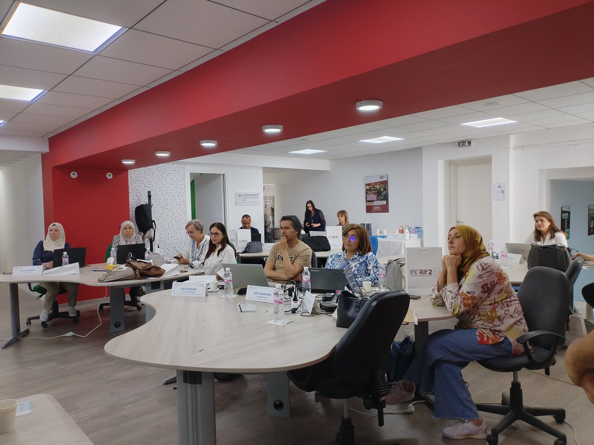 IFIC_AUF's tweet photo. 🔉L'IFIC a lancé une formation pour 13 enseignants de 7 établissements membres de l’#AUF en🇹🇳. 

🎯Doter les participants des compétences nécessaires pour concevoir, produire et diffuser des vidéos pédagogiques avec le #LMP de l’AUF.

Voir les formations : https://t.co/JmKTX9MmR3 https://t.co/K6A5SXeyun