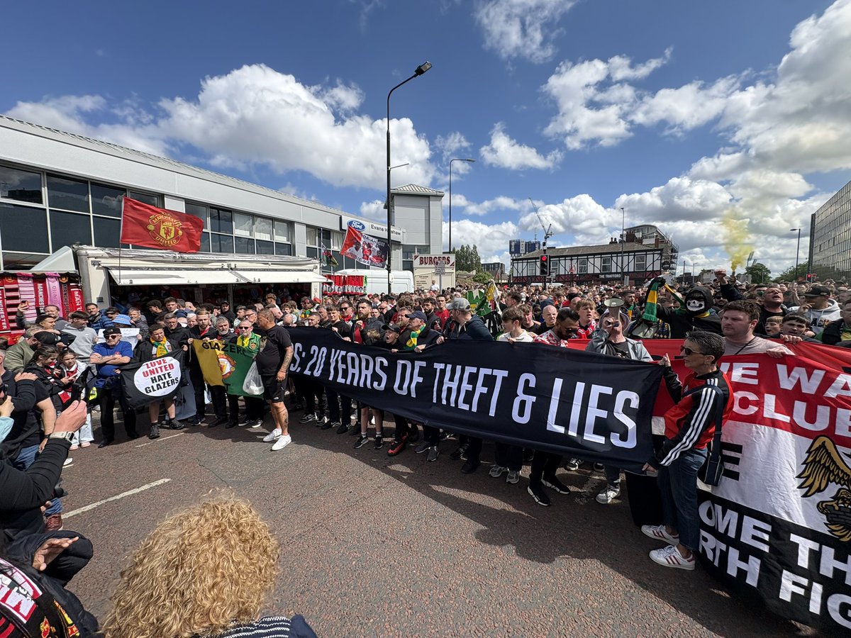 The__1958's tweet image. 🗣️ Glazers: 20 Years of Theft and Lies
As this season — the worst in living memory — draws to a close, we refuse to be broken.
The division, the decay, the generational damage inflicted on our club lies at the feet of unfit owners who have bled us dry and shattered our…