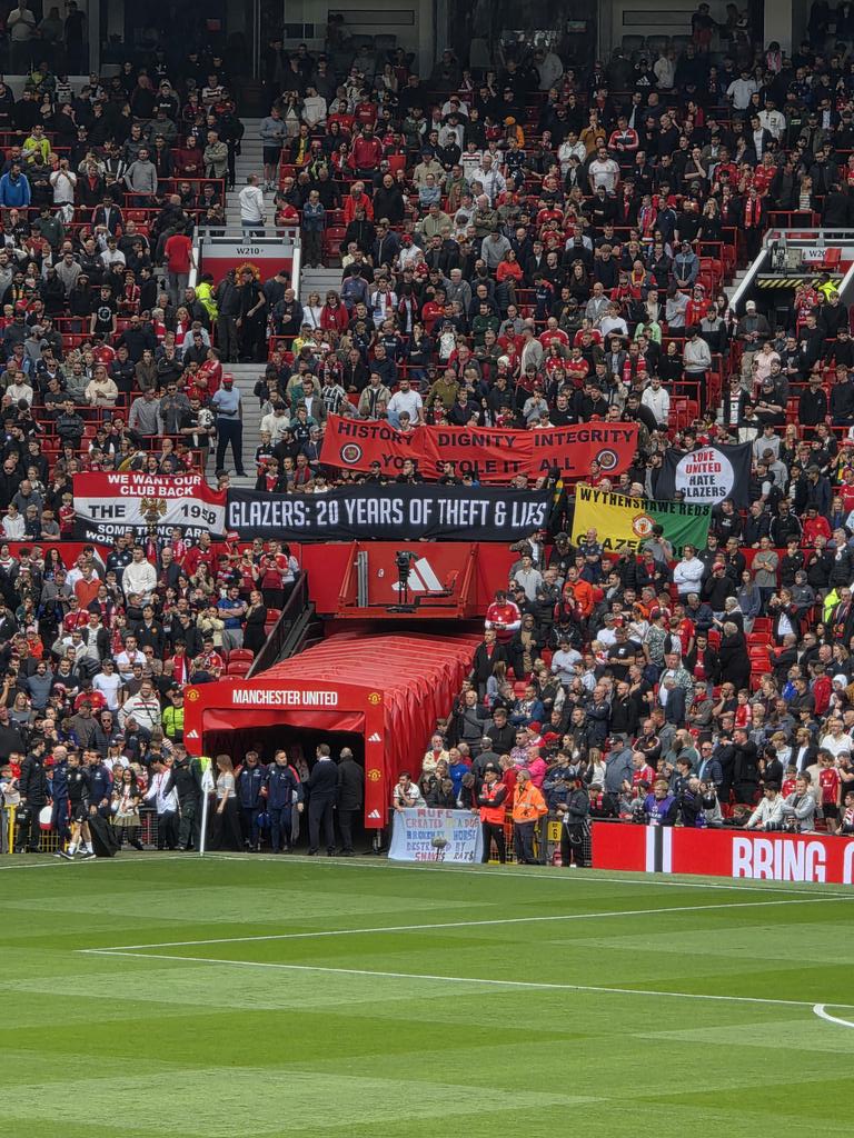 The__1958's tweet image. 🗣️ Glazers: 20 Years of Theft and Lies
As this season — the worst in living memory — draws to a close, we refuse to be broken.
The division, the decay, the generational damage inflicted on our club lies at the feet of unfit owners who have bled us dry and shattered our…