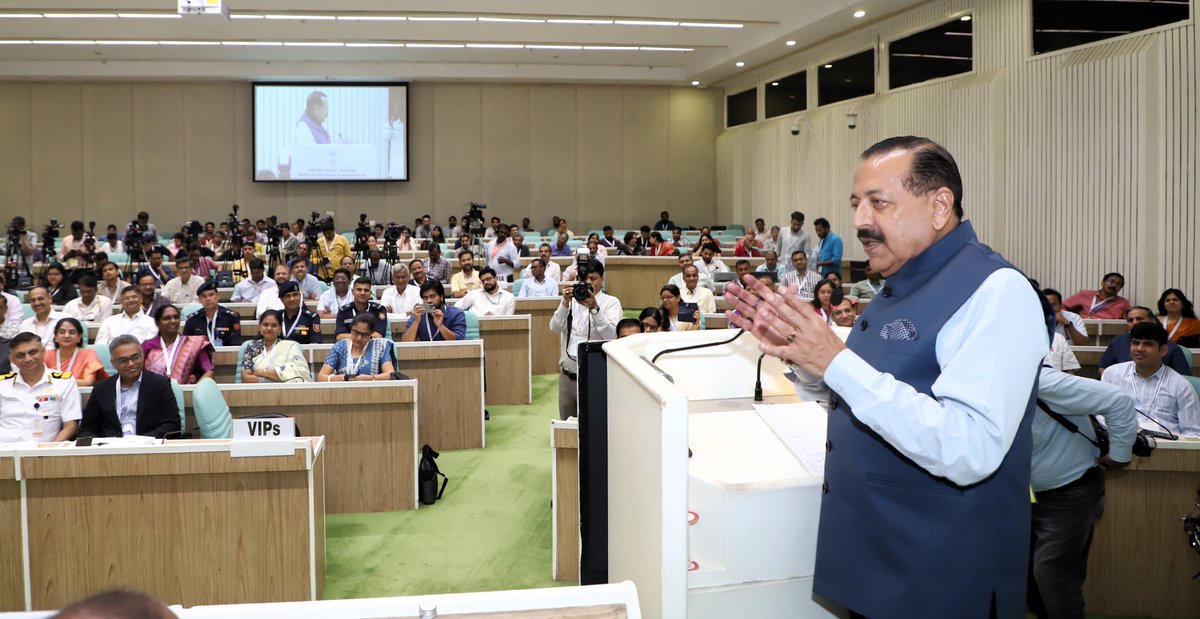 DrJitendraSingh's tweet photo. Launched first indigenously developed world-class high-resolution weather forecast system, "Bharat Forecast System" #BharatFS.

As India celebrates the rise of her economy to Rank 4 and looks forward to moving up to Rank 1, the forecast precision aims to consolidate India's economic growth by reducing potential losses and simultaneously adding potential gains.

This advancement also marks a quantum leap and a significant milestone symbolic of  'Atmanirbhar Bharat' and 'Make in India', as envisaged by PM @narendramodi 

#MoES