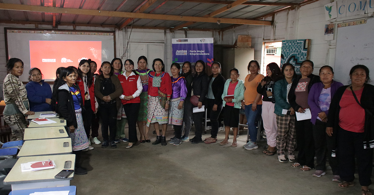 CITEccal's tweet photo. #NotaDePrensa | La Unidad Técnica Textil y Confecciones capacitó a más de 20 mujeres emprendedoras de la comunidad Shipibo-Conibo, fortaleciendo sus habilidades en diseño, confección y gestión de sus productos textiles. 

Más info aquí: https://t.co/9qmXwoXJcr

#ShipiboConibo https://t.co/y9IBY9y9DK