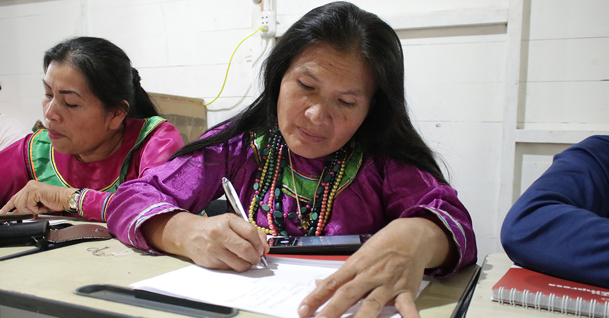 CITEccal's tweet photo. #NotaDePrensa | La Unidad Técnica Textil y Confecciones capacitó a más de 20 mujeres emprendedoras de la comunidad Shipibo-Conibo, fortaleciendo sus habilidades en diseño, confección y gestión de sus productos textiles. 

Más info aquí: https://t.co/9qmXwoXJcr

#ShipiboConibo https://t.co/y9IBY9y9DK