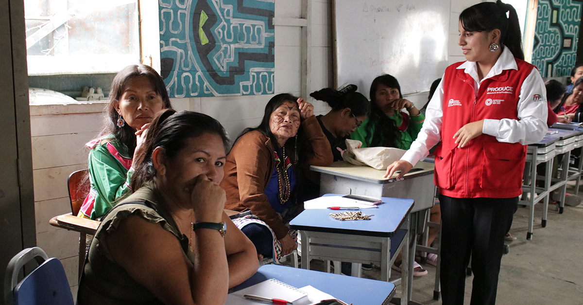 CITEccal's tweet photo. #NotaDePrensa | La Unidad Técnica Textil y Confecciones capacitó a más de 20 mujeres emprendedoras de la comunidad Shipibo-Conibo, fortaleciendo sus habilidades en diseño, confección y gestión de sus productos textiles. 

Más info aquí: https://t.co/9qmXwoXJcr

#ShipiboConibo https://t.co/y9IBY9y9DK
