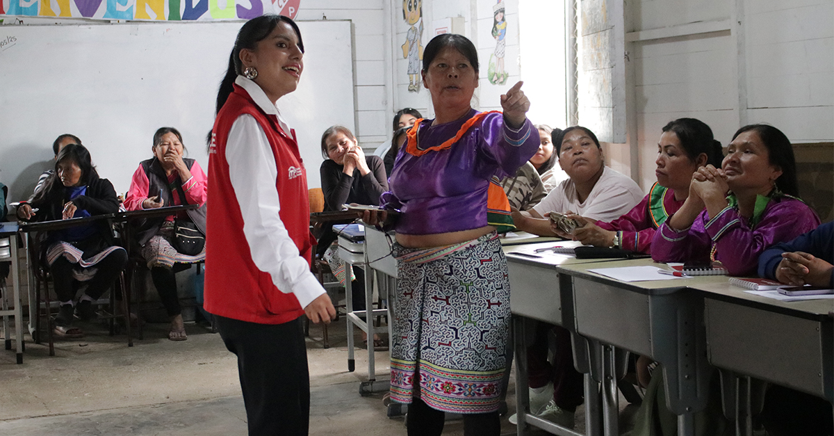 CITEccal's tweet photo. #NotaDePrensa | La Unidad Técnica Textil y Confecciones capacitó a más de 20 mujeres emprendedoras de la comunidad Shipibo-Conibo, fortaleciendo sus habilidades en diseño, confección y gestión de sus productos textiles. 

Más info aquí: https://t.co/9qmXwoXJcr

#ShipiboConibo https://t.co/y9IBY9y9DK