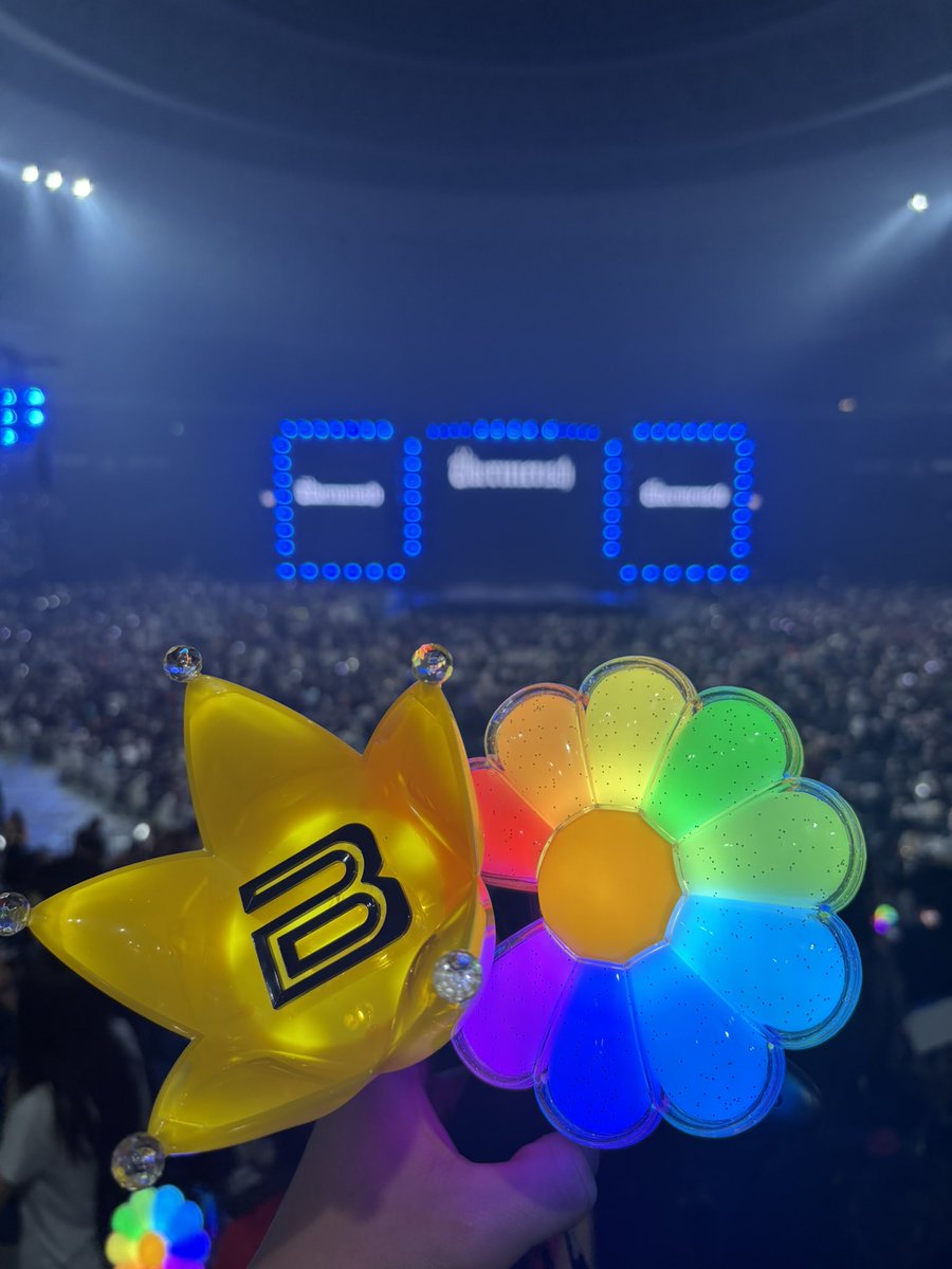 bb_bp_love's tweet photo. 8年ぶり。最高の一言。
スタンドやったけど、どセンター。
肉眼ではあんまり顔は拝まれへんかったけど、会場全体のライトアップが観れて、ショー全体を楽しめました。
ありがとうございました。
来年はBIGBANG20周年。何かあるとこんなにもジヨンが言っているので期待しかない。
TOPさん出番ですよ。 https://t.co/c52PnBByOk