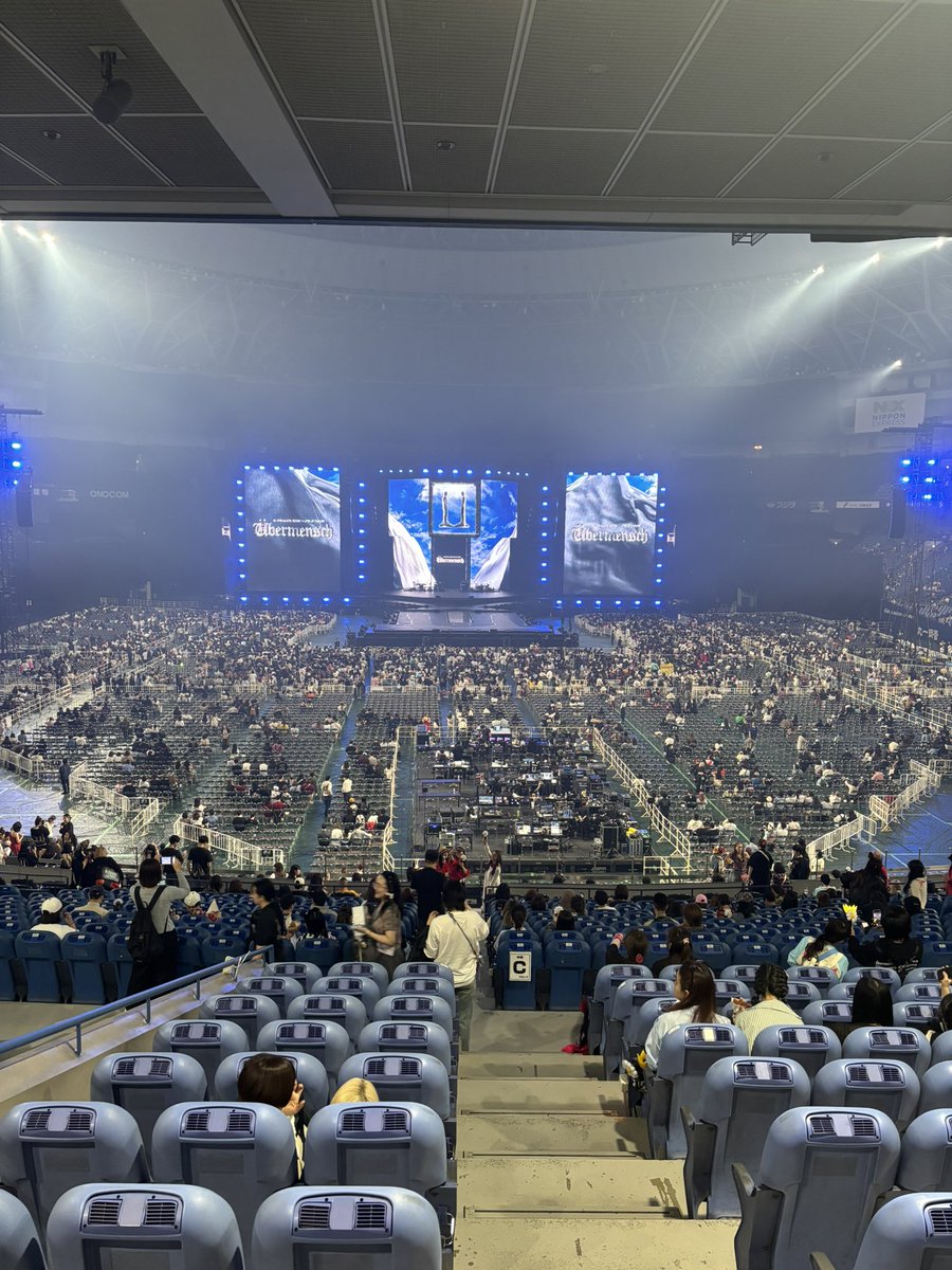 bb_bp_love's tweet photo. 8年ぶり。最高の一言。
スタンドやったけど、どセンター。
肉眼ではあんまり顔は拝まれへんかったけど、会場全体のライトアップが観れて、ショー全体を楽しめました。
ありがとうございました。
来年はBIGBANG20周年。何かあるとこんなにもジヨンが言っているので期待しかない。
TOPさん出番ですよ。 https://t.co/c52PnBByOk