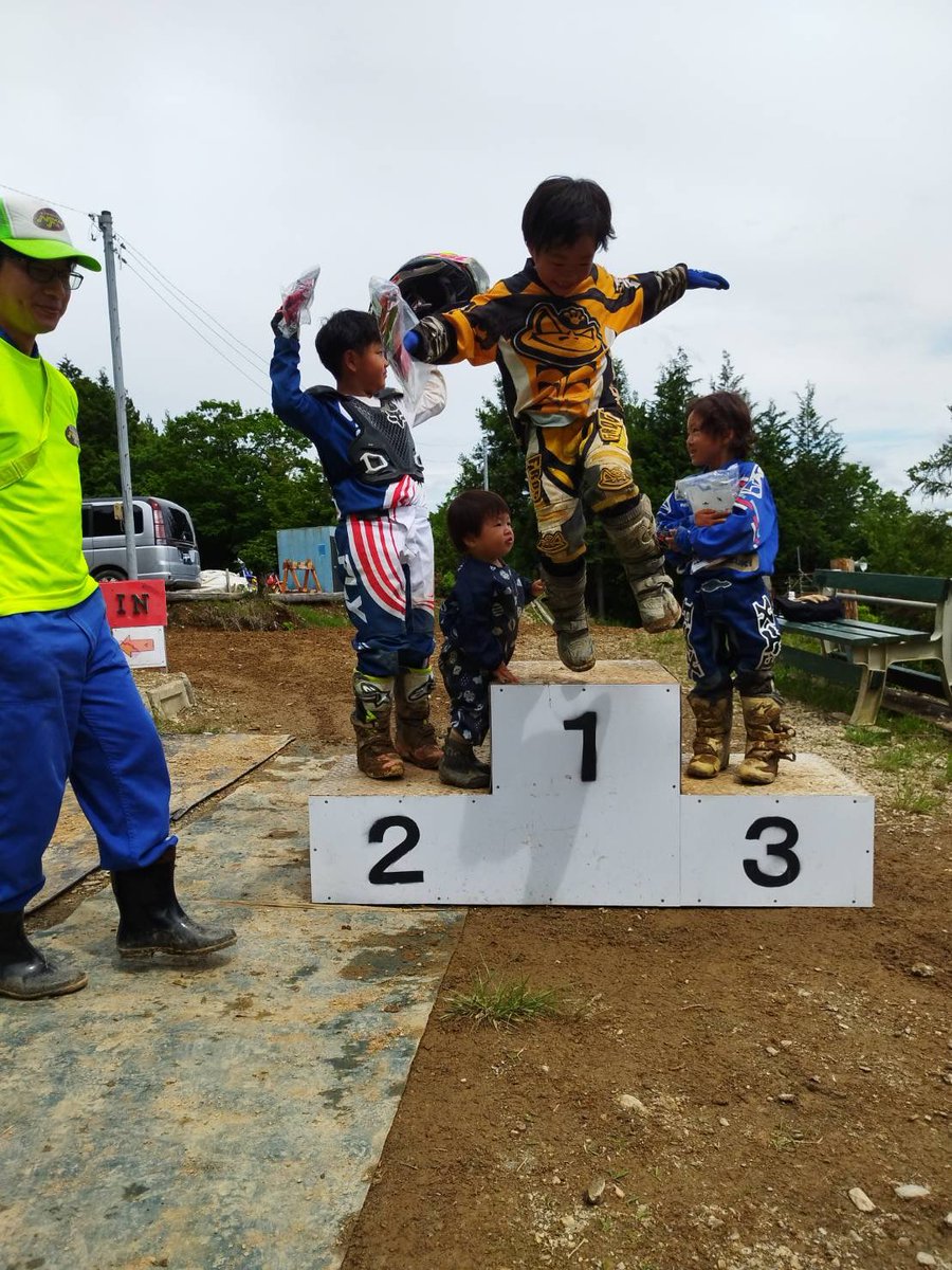 mxparkkunmah's tweet photo. 2025.5.25くんまエンデューロ大会第1戦
#モトクロスパークくんま
#くんまエンデューロ
#バイクが好きだ
#俺のくんま
#バイクのある風景
#天竜区
#天竜くんま
#夜のくんま
#俺のくんま
#くんまでカブレース
#くんまでスプリント
#ysp浜北大橋
#ペイントマジックヤマ
#326racing https://t.co/KXCCXT8h2W