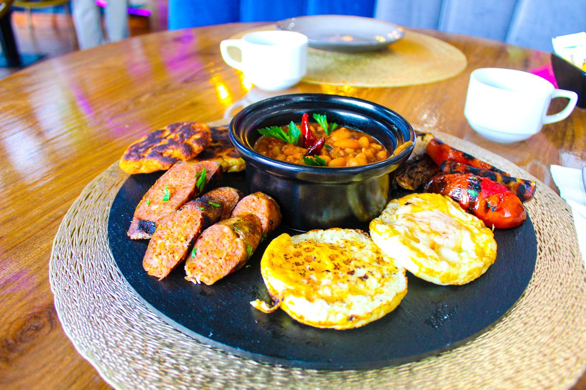 CafeteriaPEKO's tweet photo. ¡Este lunes te esperamos en Cafetería Bar Peko!
 Comienza la semana con un desayuno delicioso, café recién hecho y el ambiente acogedor que nos distingue.
 Desde temprano, estamos listos para recibirte y hacer de tu mañana algo especial. ☕🍳 https://t.co/2uiOUYgGWF