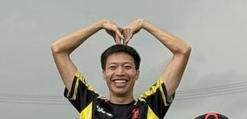 Whoever is happy does a heart pose 🫶🤣🤣🤣

#Beyourluve 
#BuildJakapan 
<a href="/JakeB4rever/">BIU.</a> Your friend is fun 👏🏼👏🏼