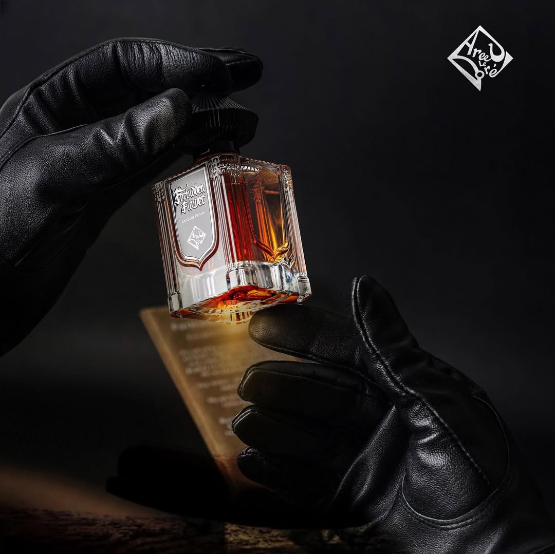 areejledore's tweet photo. Forbidden Flower—Beauty with a Dark Twist.

Forbidden Flower is a scent that’s as mysterious as it is beautiful.

Uncover the allure. #Areejledore #Forbiddenflower https://t.co/vQ6ww9vtSn