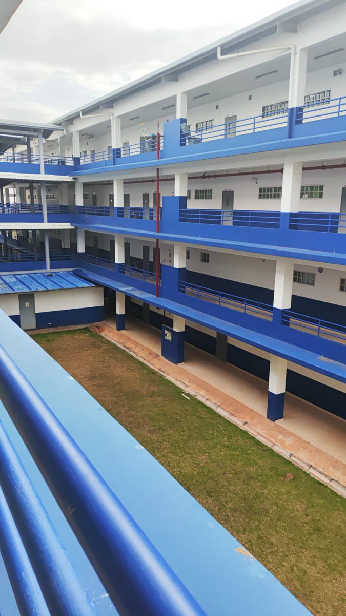 ASOPROF30's tweet photo. *Se le cae el show al #NoMeduca.*
 
La manipulación mediática del Director Regional de Educación de Panamá Oeste.
El primer centro escolar de La Chorrera en la Provincia de Panamá Oeste, la *Pedro Pablo Sánchez* no está laborando que lo aseguró el Meduca. https://t.co/yPCJOdPnSE