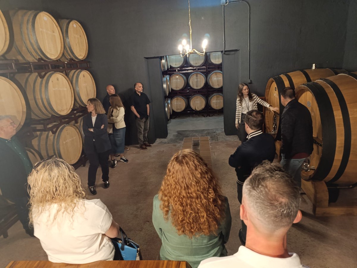 idsplus's tweet photo. El pasado viernes 23 disfrutamos junto a compañeros del @CoafaAlicante de una estupenda Visita guiada y posterior cata en las bodegas Enrique Mendoza. Gracias a todos por asistir y compartir esta experiencia juntos!
#AFColegiados #AAFF #IDS #FincasPlusElite https://t.co/75nODUMcCC