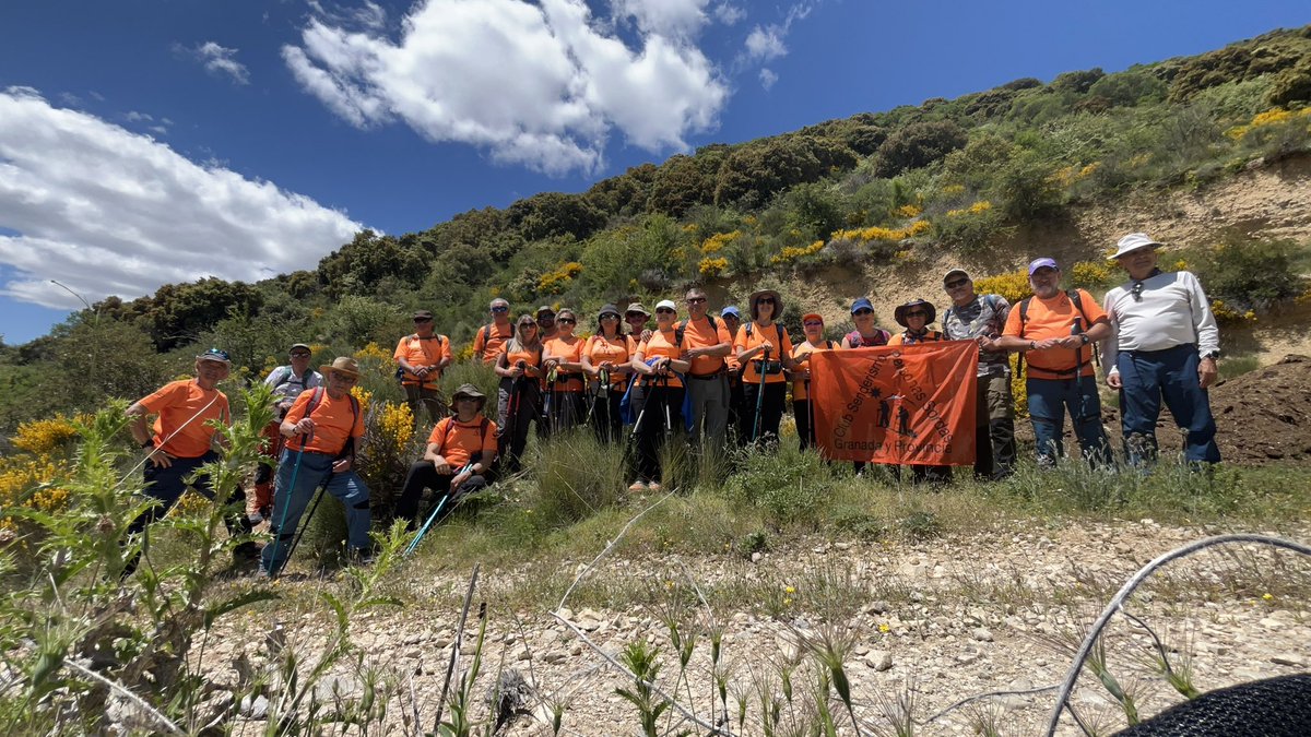 Senasogra's tweet photo. Hemos hecho una ruta de senderismo en Noalejo (Jaén) por la Sierra de Montilla, contactando con la naturaleza y una vistas maravillosas de Sierra Nevada y nos encontramos con muchos buitres por la zona. @dipgra @fedamon @ASOGRA_ https://t.co/RUtOUh4uBO