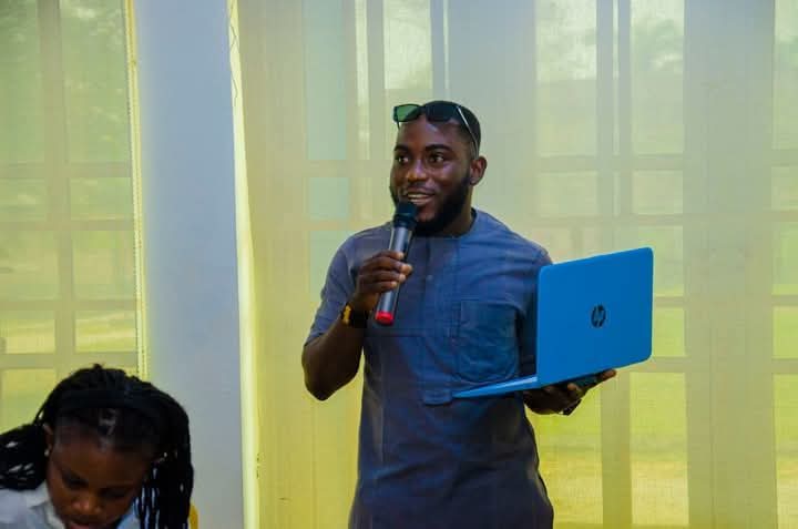 ETHBENUE Weekly Vibe

The mic doesn’t just amplify sound,  it echoes effort.

Behind every voice here is a story of consistency, late nights, and learning.

No hacks. Just hard work.
Keep showing up. Keep building.

Grind now. Shine later.