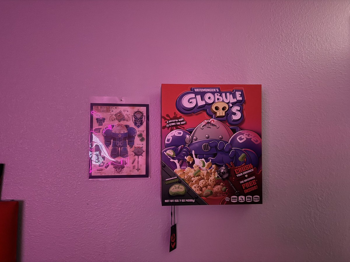 dumbazzengineer's tweet photo. @FlashgitzAnims I love the hoodie but unfortunately my keychain broke :( https://t.co/xDlDfCC8dc