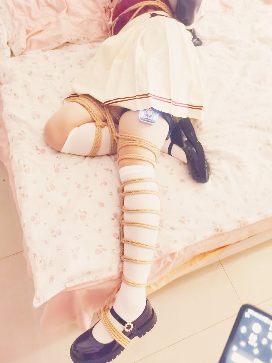 呜呜被吊起来了