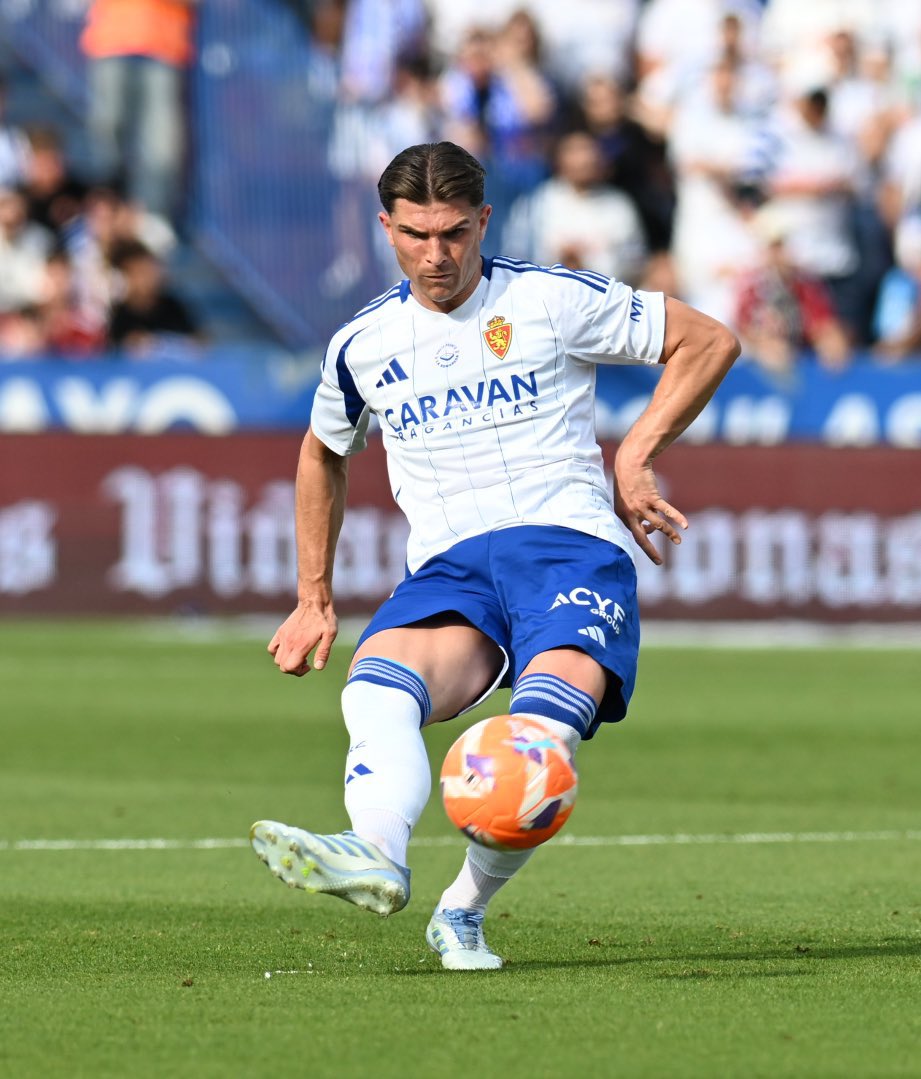 SurNiagara's tweet image. Un centro de #RaúlGuti provocó el gol de la victoria para el @RealZaragoza (1-0) con la que los maños aseguran su permanencia en @LaLiga2 💪 #NiágaraSurPlayer