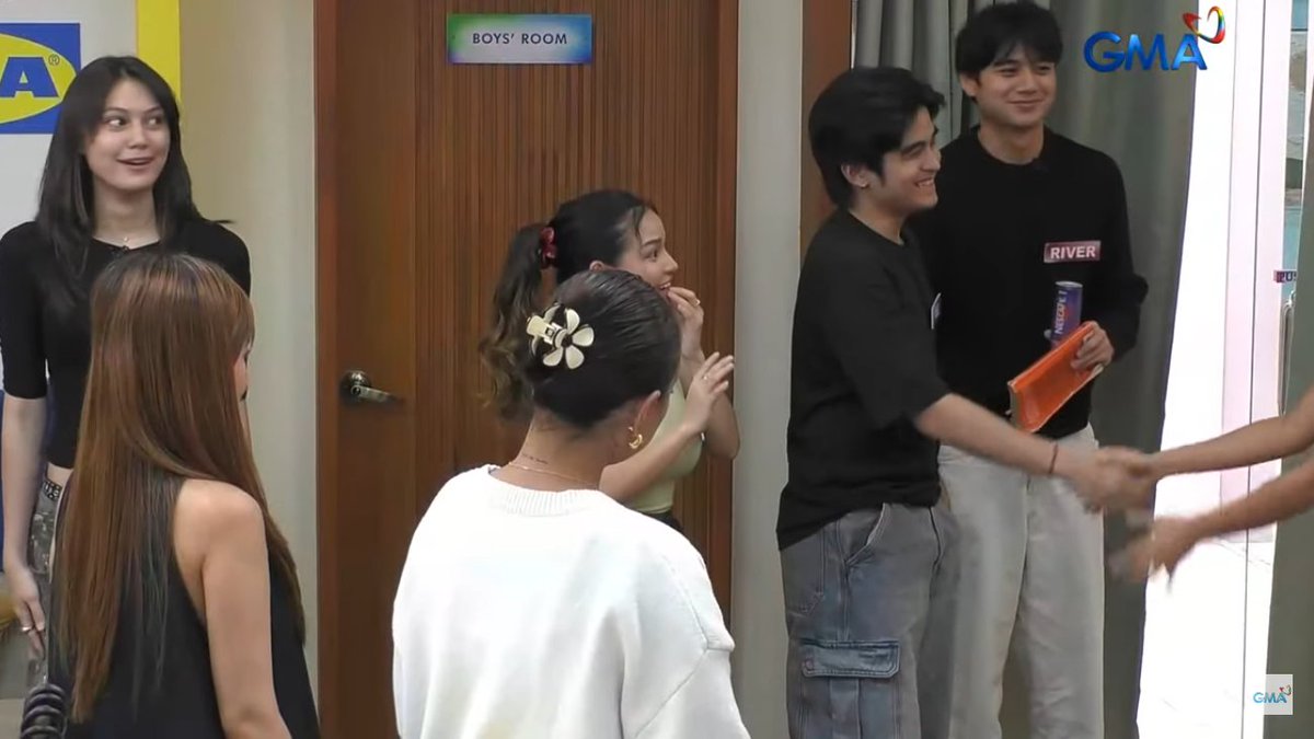 YUNG ASAWA MO WILL NAKATINGIN LANG, AYUS AYUSIN MO YANG NGITI MO HAHAHHAHHAAHHAHAHAHAHHA

BBS WILLCA