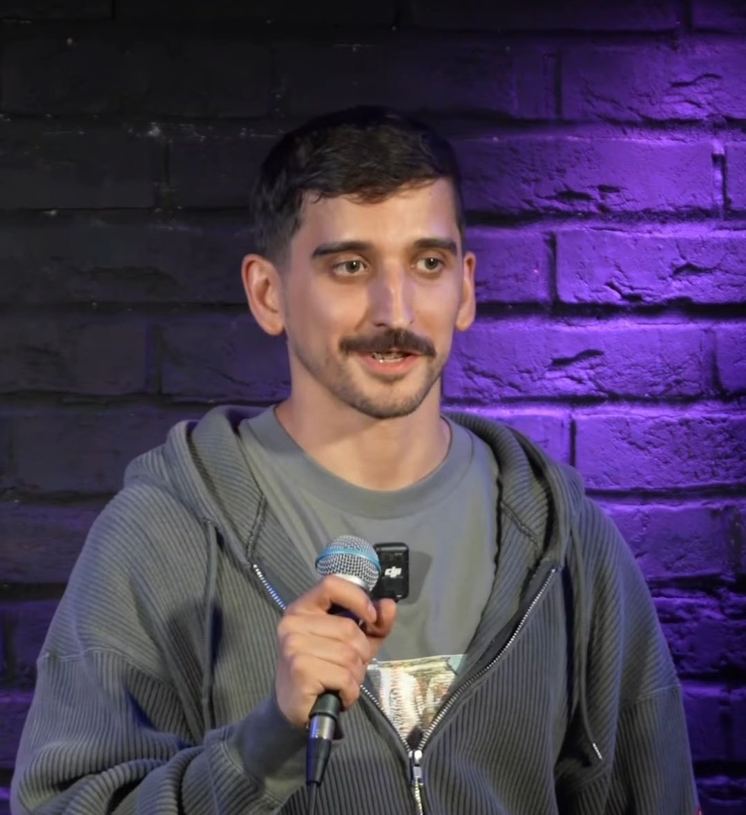 Я влюблен во внешность Фила Воронина. Вот эти его брекеты и харизма пёсика 🥺☺️