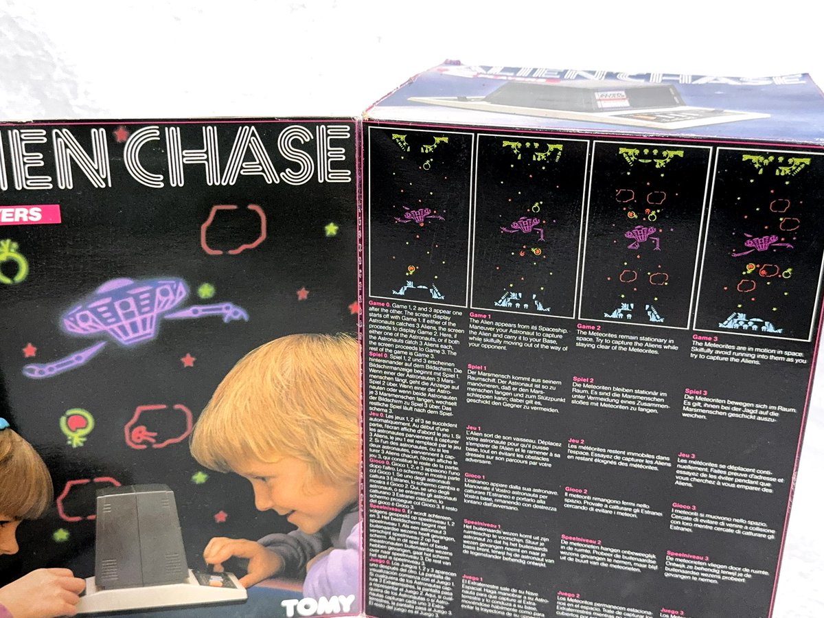 Zum heutigen #retromontag gehen wir ins Jahr 1984. Von Tomy Electronic kam der Tabletop Alien Chase auf den Markt. An dieser Konsole konnten zwei Spieler gegeneinander spielen.
#retrogaming #tomy #AlienChase