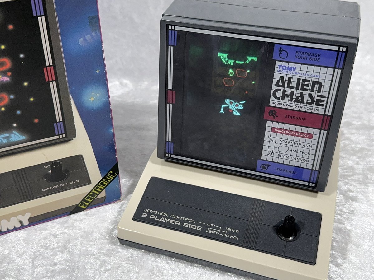 BluemanSL's tweet photo. Zum heutigen #retromontag gehen wir ins Jahr 1984. Von Tomy Electronic kam der Tabletop Alien Chase auf den Markt. An dieser Konsole konnten zwei Spieler gegeneinander spielen.
#retrogaming #tomy #AlienChase https://t.co/fS2uLPy9Ml