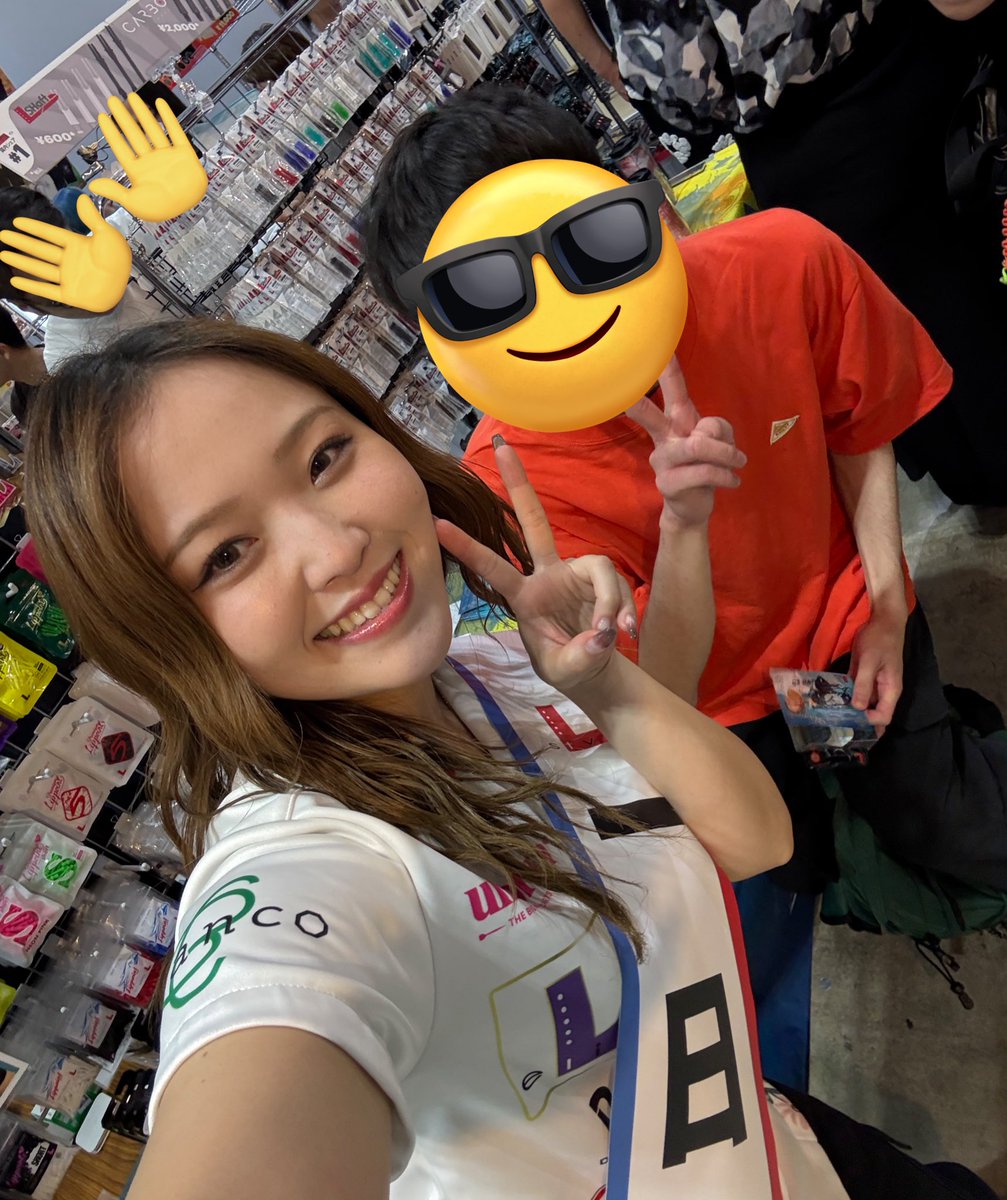 john_darts's tweet photo. ロビン終わりDLO会場で1日店長されていた
桃加プロにサインいただいて！
写真も撮っていただきました🙌🏻🙌🏻

うれしみ！！！！！

フライト大切にします〜🎯 https://t.co/cNjzIUHYIy