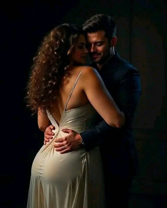 سألتها عن مذاق شفتيها 
قالت احيانا ك قهوتك 
واحيانا بعد انهزام  !!!
ك التوت والكريز 
فقلت لها دعيني اتذوق...
قالت لا تخشى ولكن اياك وذهاب عقلك 
فهي مسكرة ك النبيذ