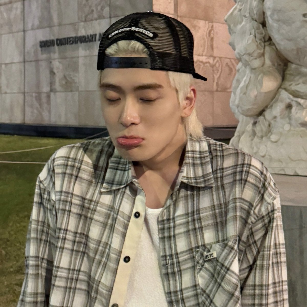 JJHLOOKS's tweet image. 😽😽