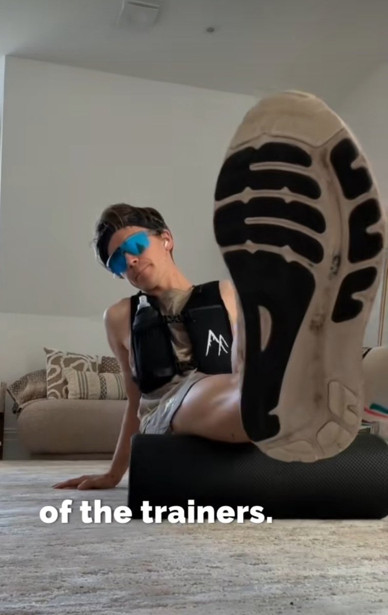 Feetofcelebz's tweet photo. I like to think that Joe Sugg made these shots just for @JOESUGGSFEET 💙🦶 https://t.co/hGfhAmCGs5
