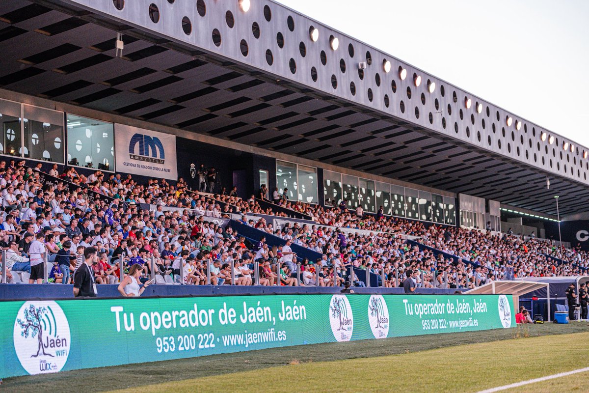 Que ambientazo disfrutamos ayer y que bien sienta obtener la recompensa que todos los allí presentes deseábamos! Juntos hemos dado el primer pasito y juntos debemos seguir adelante, a pensar en lo siguiente que cada vez será más difícil. 🏟️🍍🎡🦎 

@realjaencf