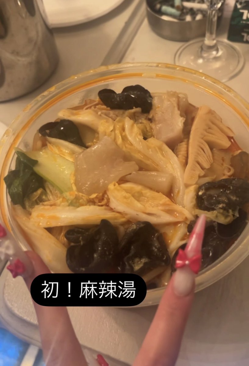 medyu_u's tweet photo. おきゅおわ〜今日もボトルドリンク久々のチェキご飯ありがとう^_^❤︎
ほぼ下ネタだった日でした^_^
次いつか居ます！次もよろぴ^_^ https://t.co/G4NOhg51wJ