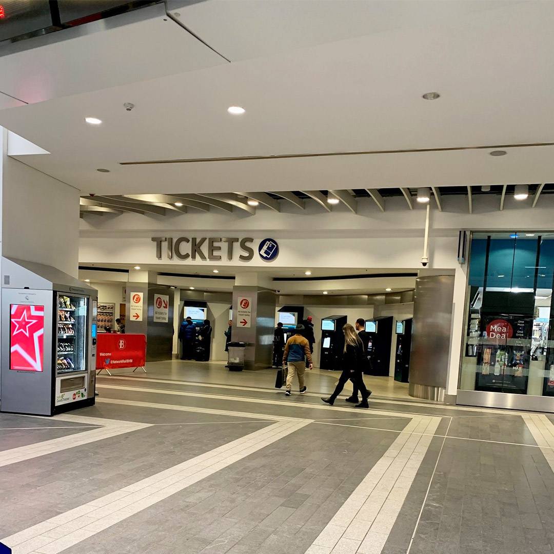 For some #Bankholiday fun, can you name the railway station from these images? 

Comment below with your guesses👇

#Hornby #Modelrailway